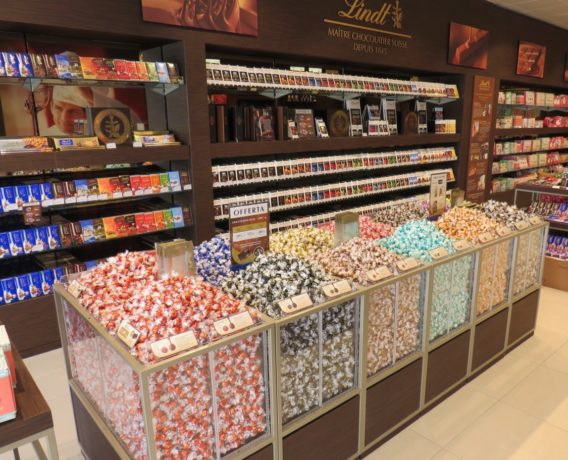 lindt shop milano, il 46esimo negozio monomarca del noto brand di cioccolato di qualità