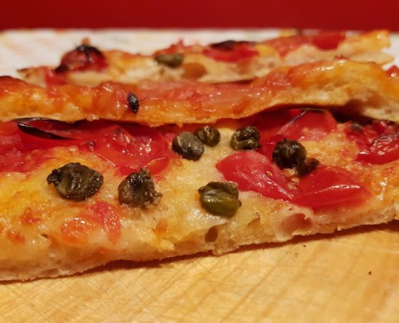 ricetta farina Petra, focaccia rossa tipo romana, ricetta della scuola di cucina Gusti Tuscia di Torino, iniziativa "a lezione di farina", ricetta di marca FrigoMagazine