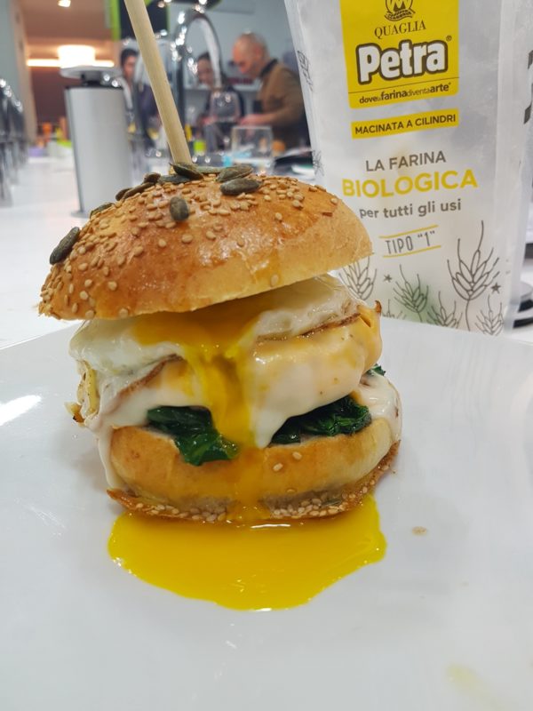 ricetta farina petra, ricetta della scuola di cucina Toffini Academy di Napoli, iniziativa A lezione di Farina, Hamburger, ricetta di marca