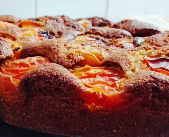 ricetta farina Petra, torta di farro con frutta, iniziativa "A lezione di farina", ricetta di marca Frigo Magazine