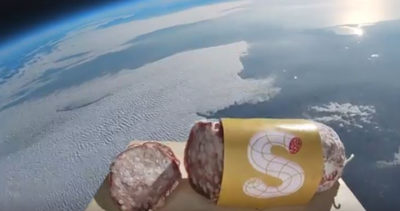 Per celebrare la Festa del Salame, gli organizzatori hanno lanciato il primo salame nello spazio, che per l'occasione non poteva non chiamarsi Gagarin