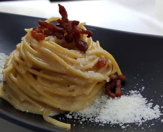 ricetta gricia, ricetta della tradizione gastronomica della regione Lazio, dalla scuola di cucina Noi Chef di Cisterna di Latina (LT)