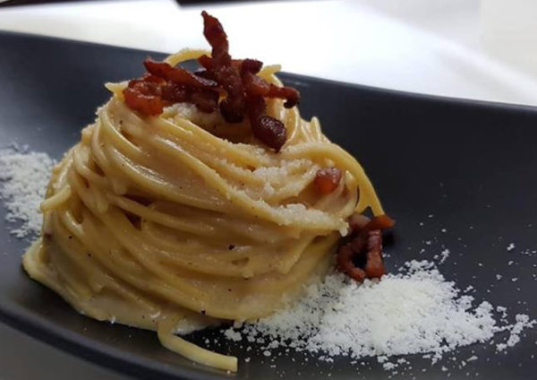 ricetta gricia, ricetta della tradizione gastronomica della regione Lazio, dalla scuola di cucina Noi Chef di Cisterna di Latina (LT)
